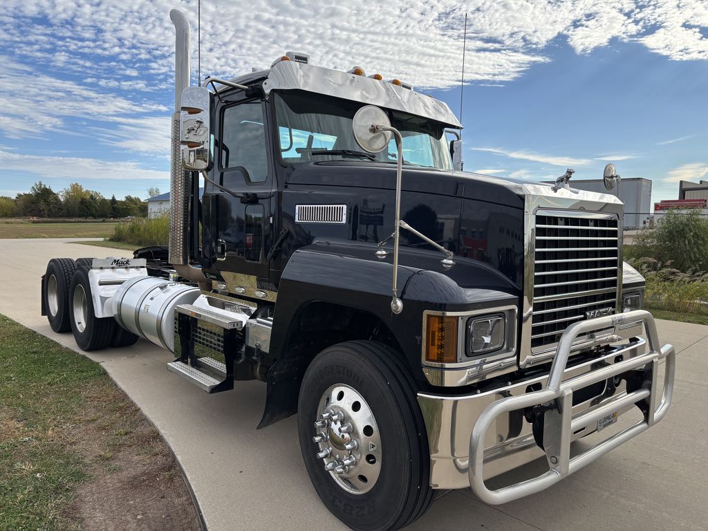 Slide images of 2020 MACK PI64T