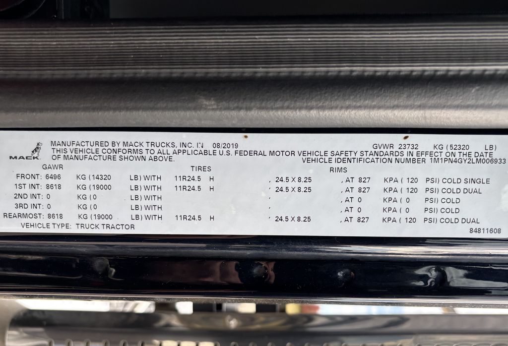 Slide images of 2020 MACK PI64T