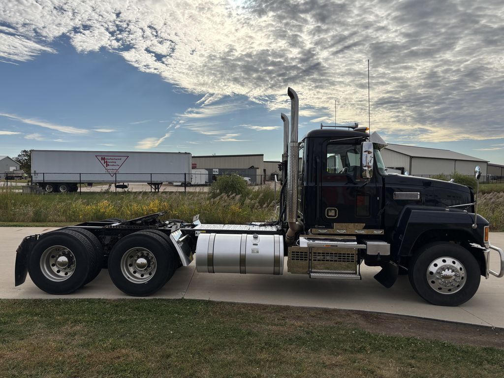 Slide images of 2020 MACK PI64T