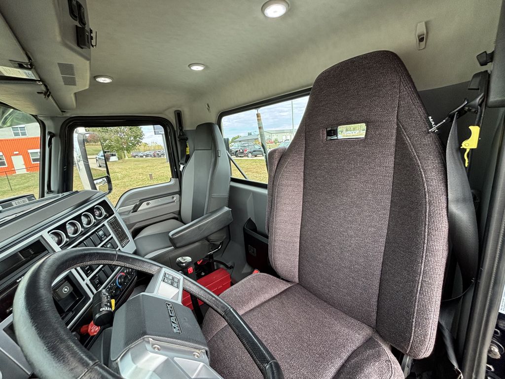 Slide images of 2020 MACK PI64T