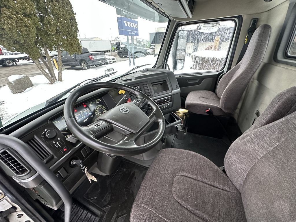 Slide images of 2020 VOLVO VNR