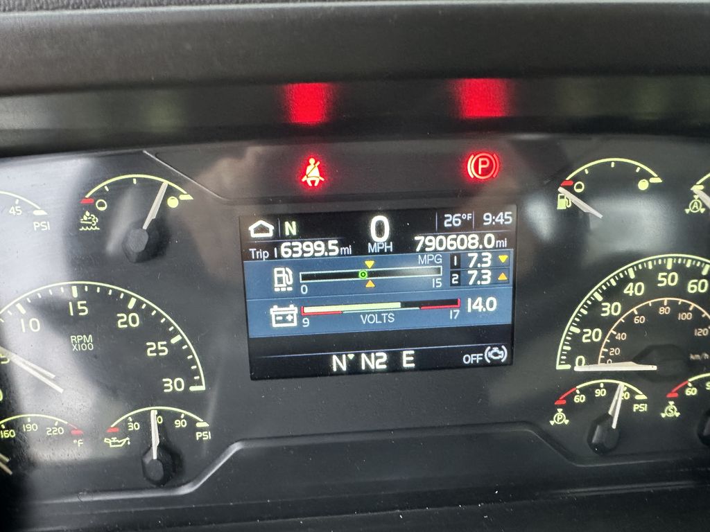 Slide images of 2020 VOLVO VNR