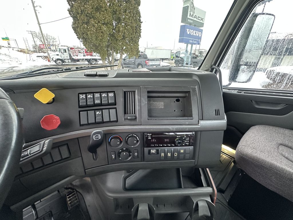 Slide images of 2020 VOLVO VNR