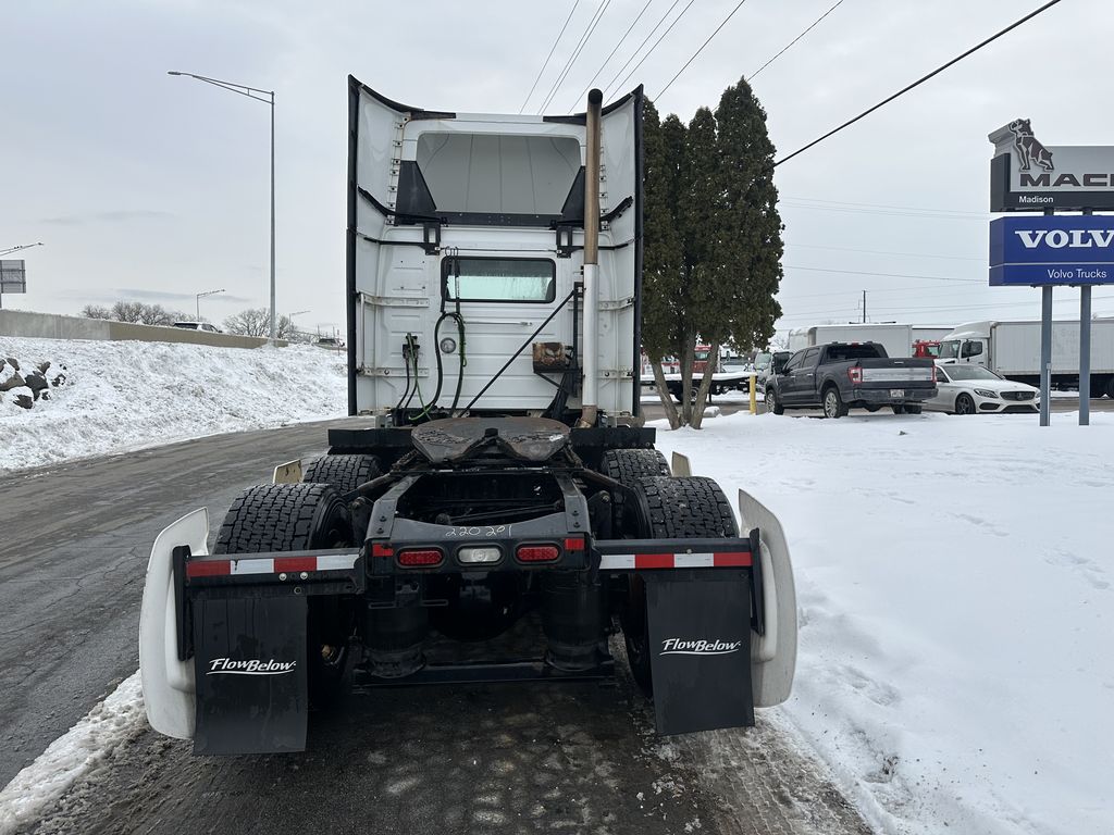 Slide images of 2020 VOLVO VNR