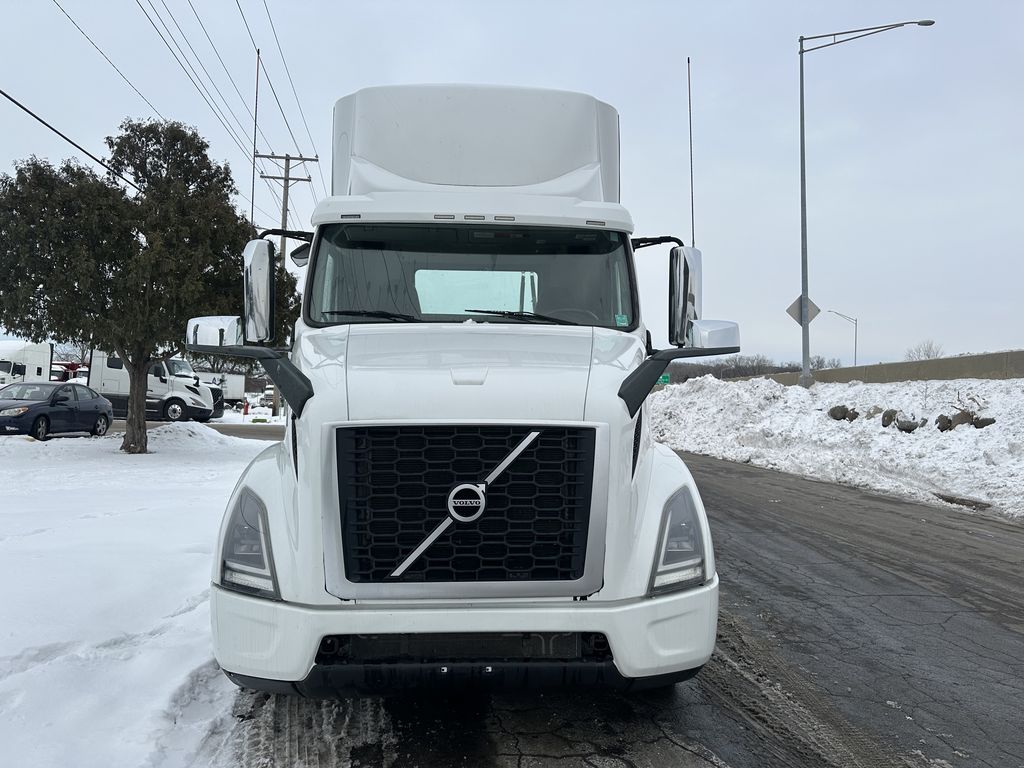 Slide images of 2020 VOLVO VNR