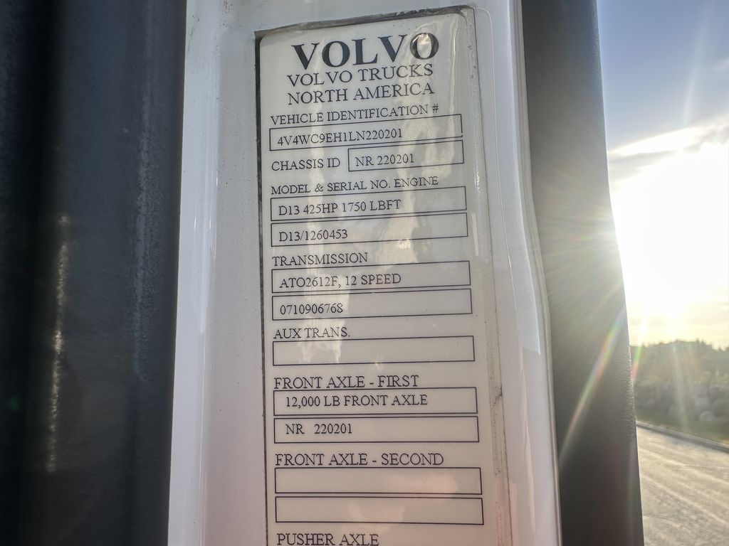Slide images of 2020 VOLVO VNR