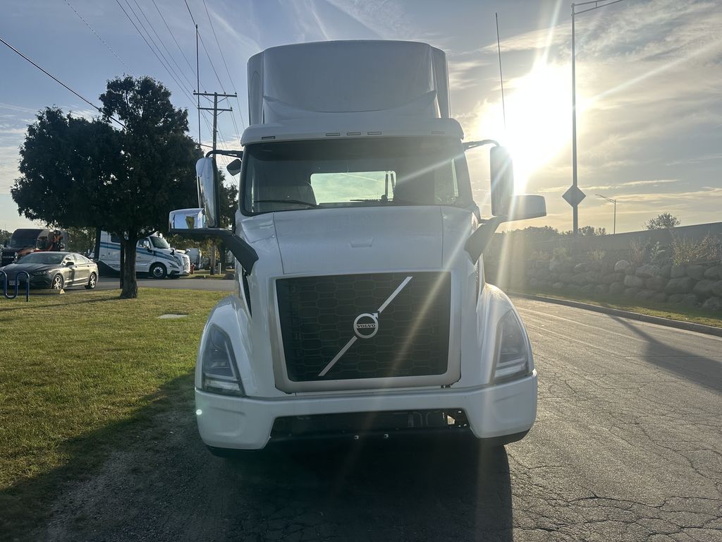 Slide images of 2020 VOLVO VNR