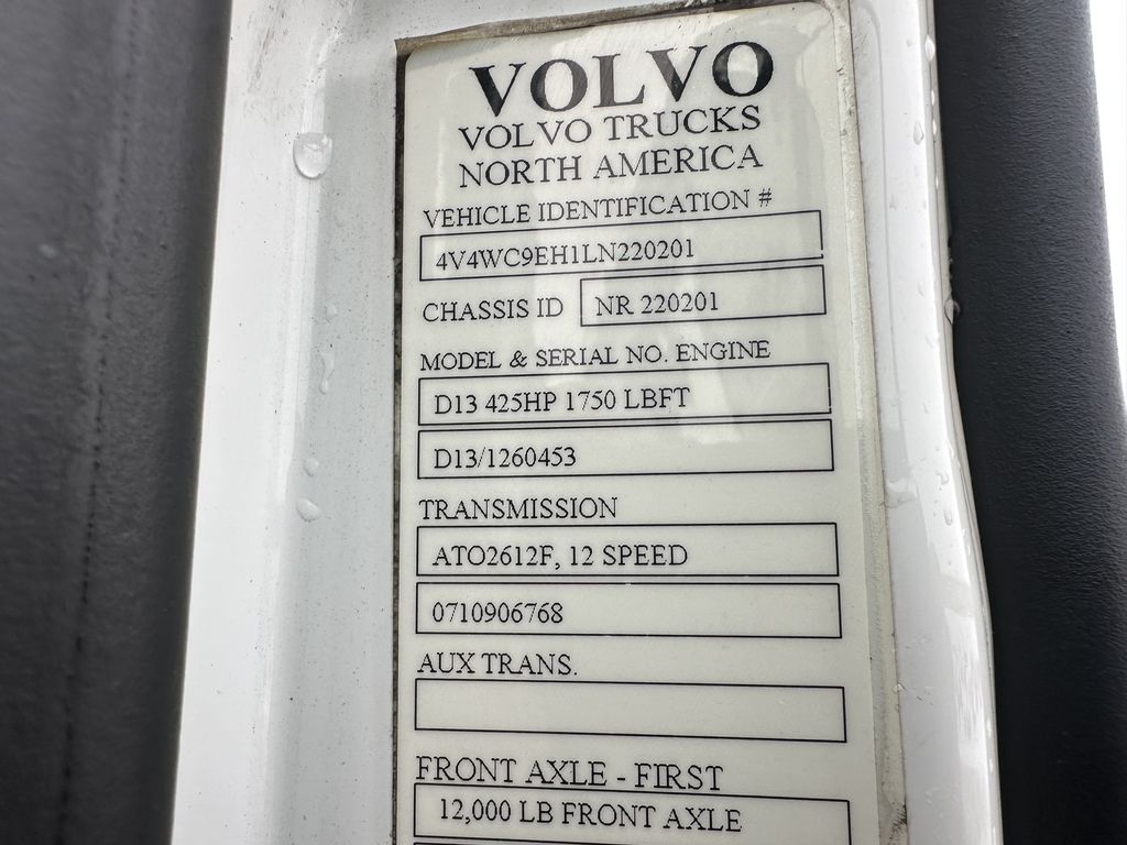 Slide images of 2020 VOLVO VNR