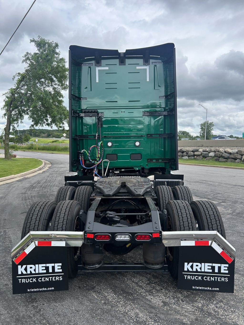 Slide images of 2025 VOLVO VNL64T860 