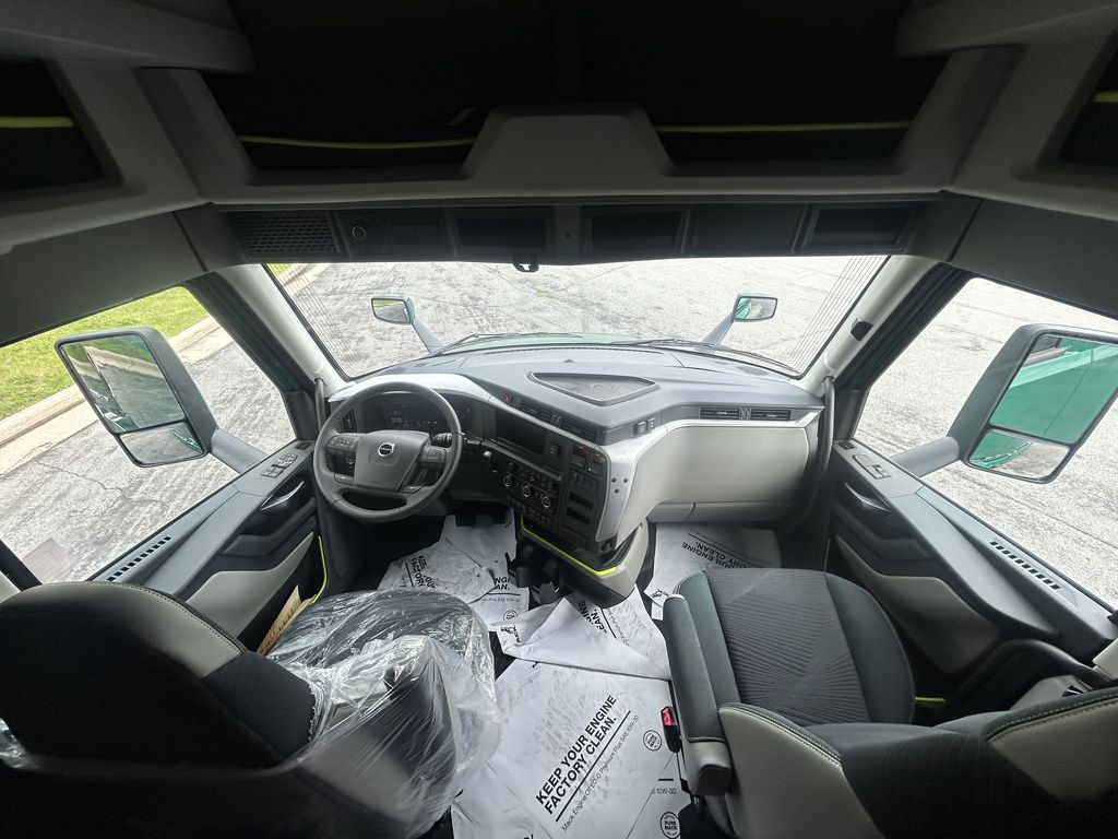 Slide images of 2025 VOLVO VNL64T860 