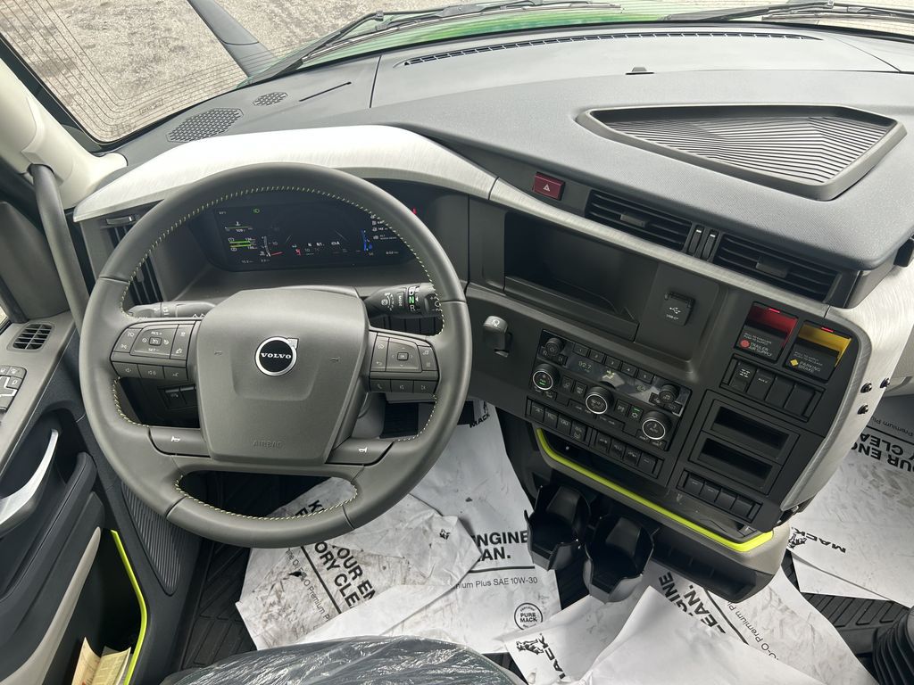 Slide images of 2025 VOLVO VNL64T860 