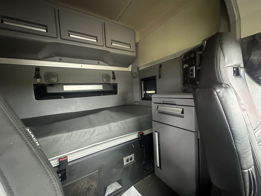Slide images of 2020 MACK AN64T