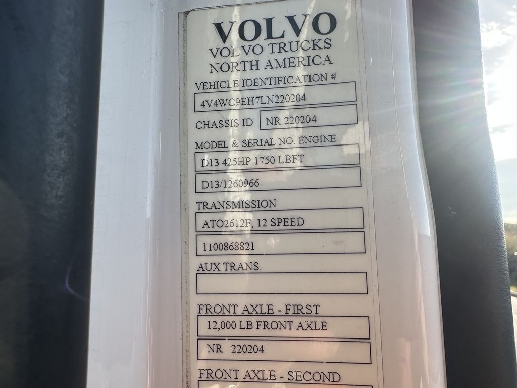 Slide images of 2020 VOLVO VNR