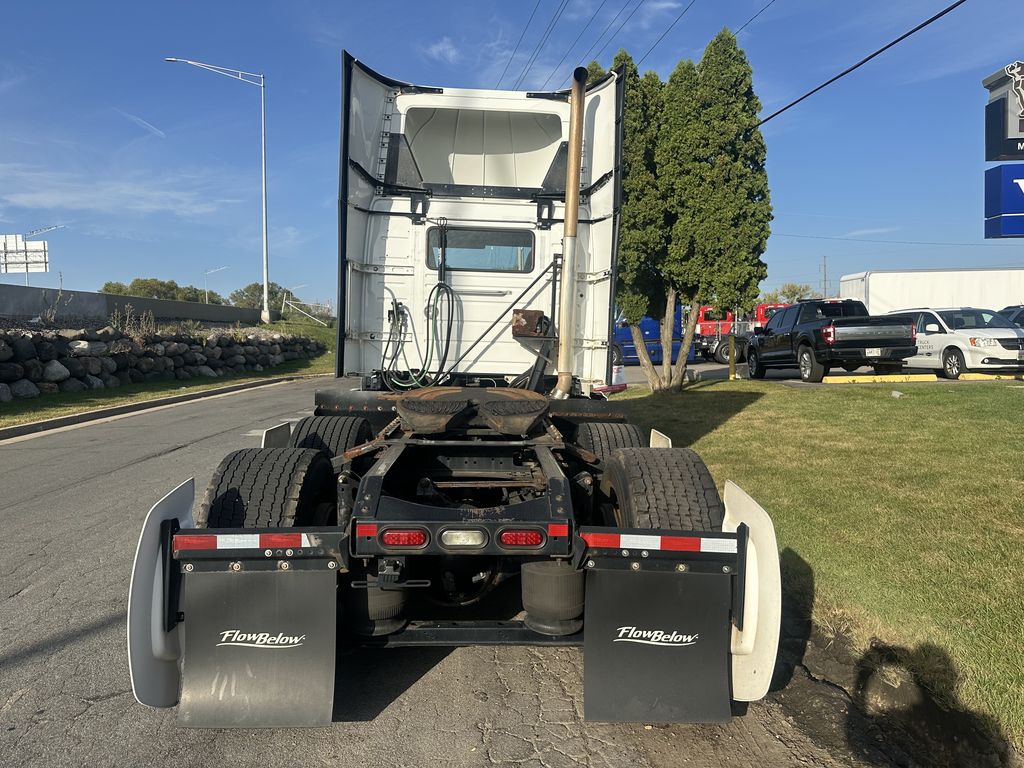 Slide images of 2020 VOLVO VNR