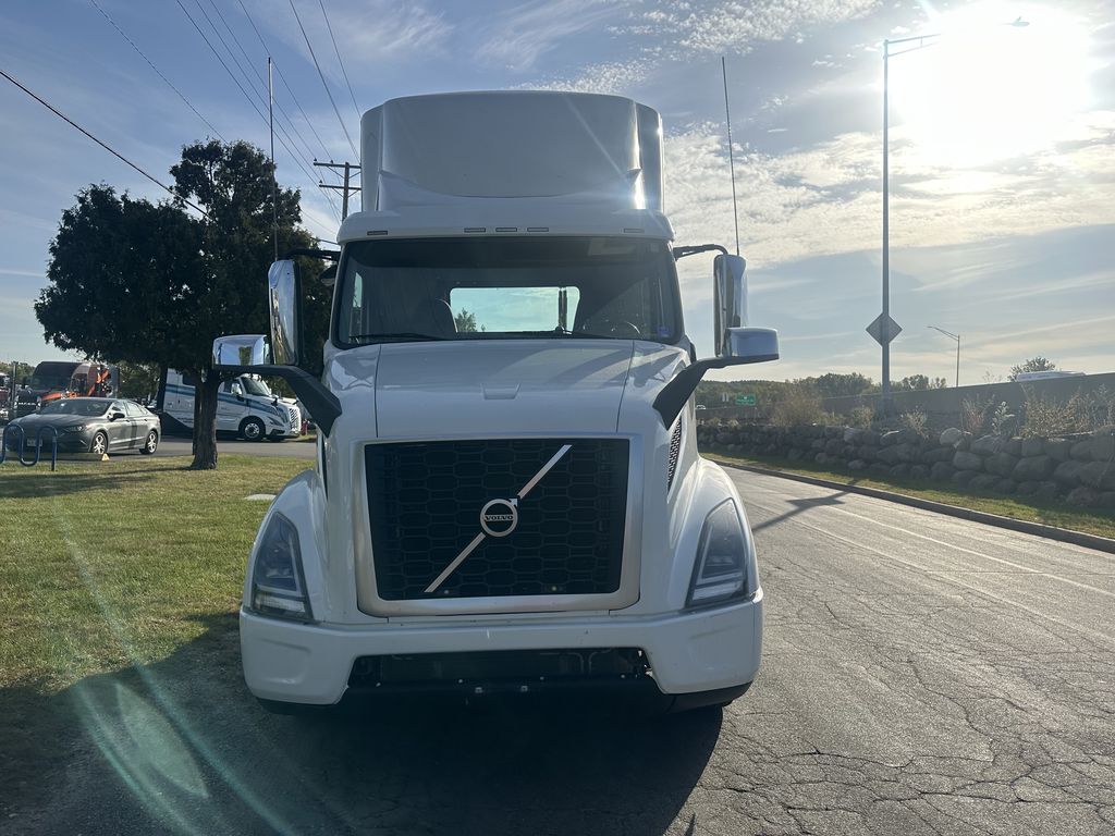 Slide images of 2020 VOLVO VNR