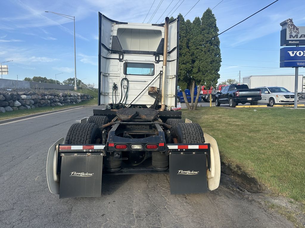 Slide images of 2020 VOLVO VNR