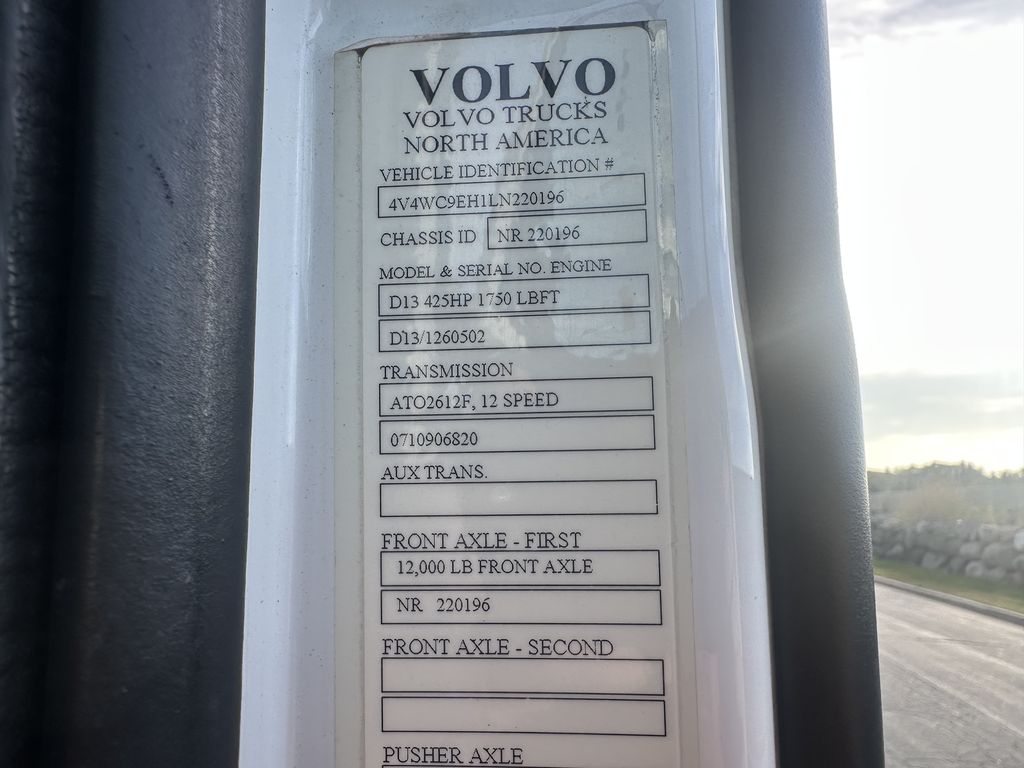 Slide images of 2020 VOLVO VNR