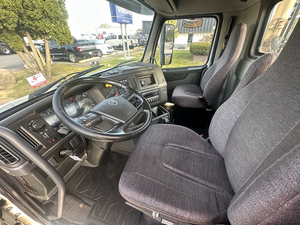 Slide images of 2020 VOLVO VNR
