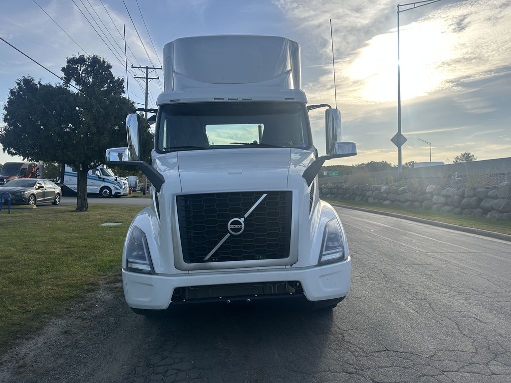 Slide images of 2020 VOLVO VNR