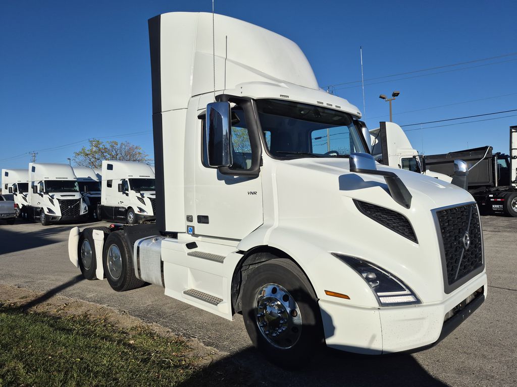 Slide images of 2021 VOLVO VNR64T300