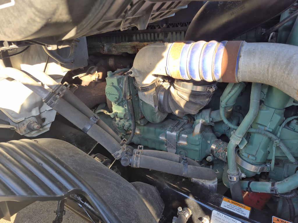 Slide images of 2021 VOLVO VNR64T300