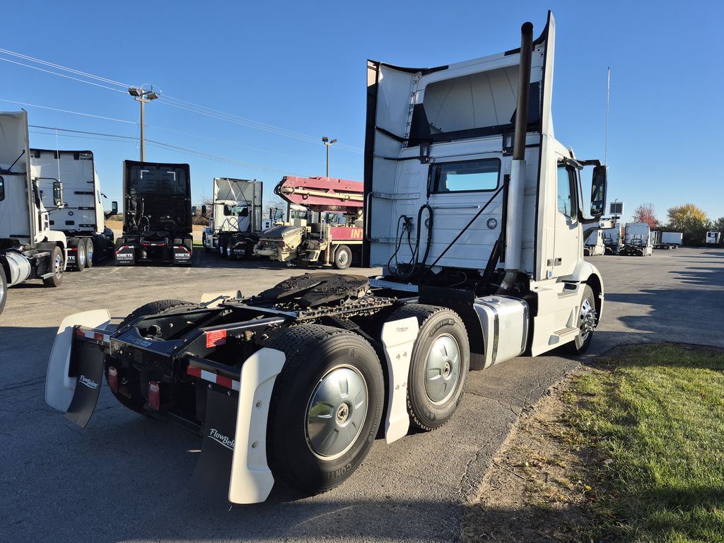 Slide images of 2021 VOLVO VNR64T300