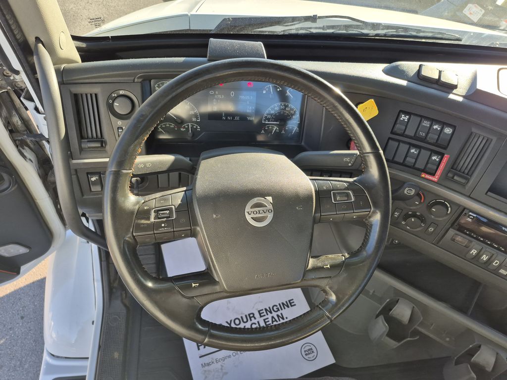 Slide images of 2021 VOLVO VNR64T300