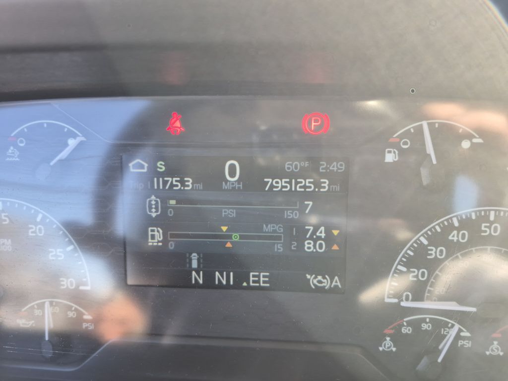 Slide images of 2021 VOLVO VNR64T300