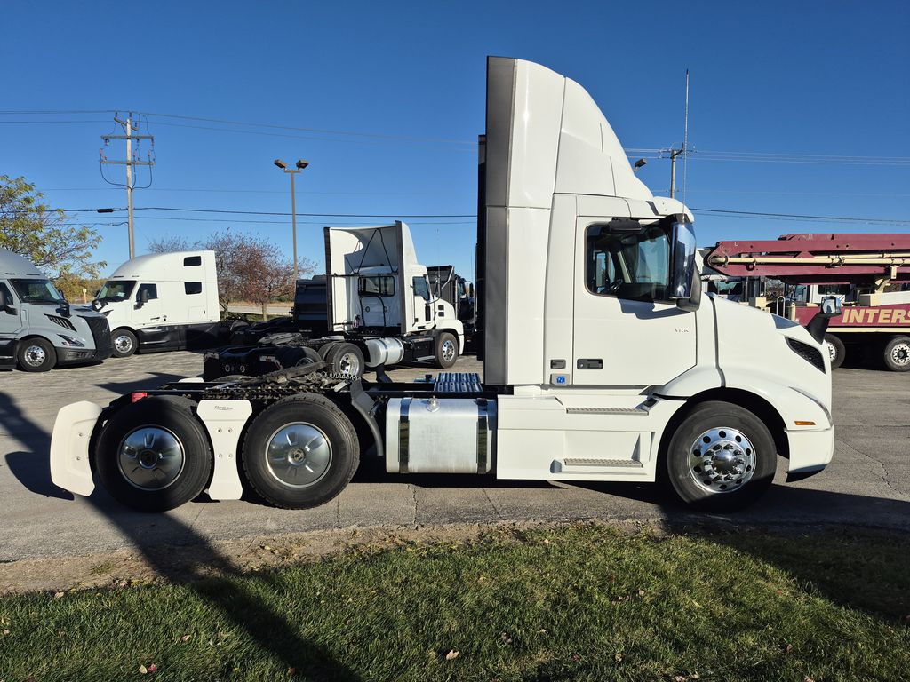 Slide images of 2021 VOLVO VNR64T300
