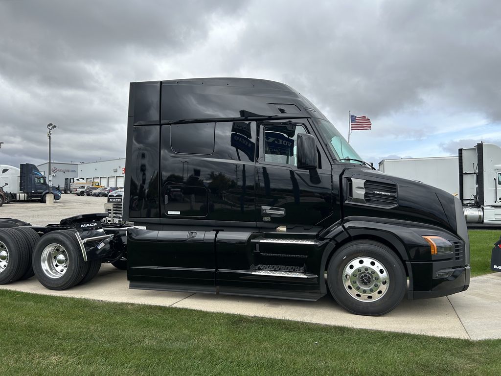 Slide images of 2026 MACK PIONEER 64T 64M