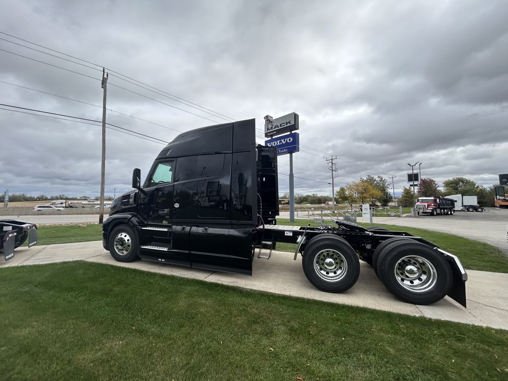 Slide images of 2026 MACK PIONEER 64T 64M