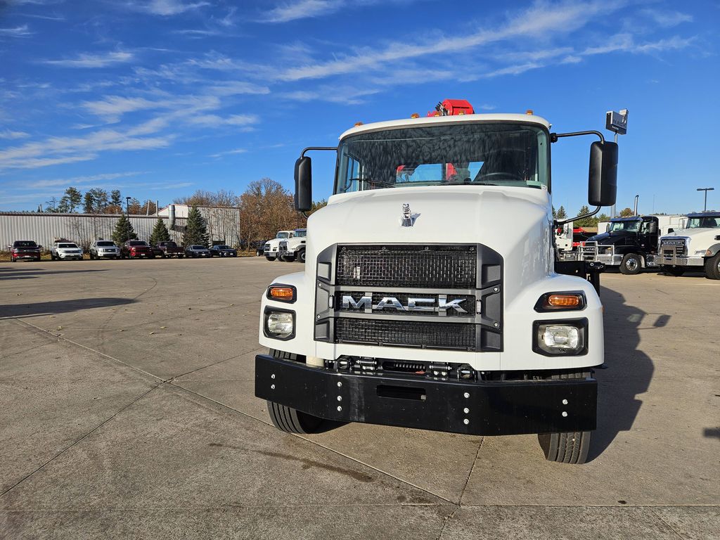 Slide images of 2026 MACK MD7