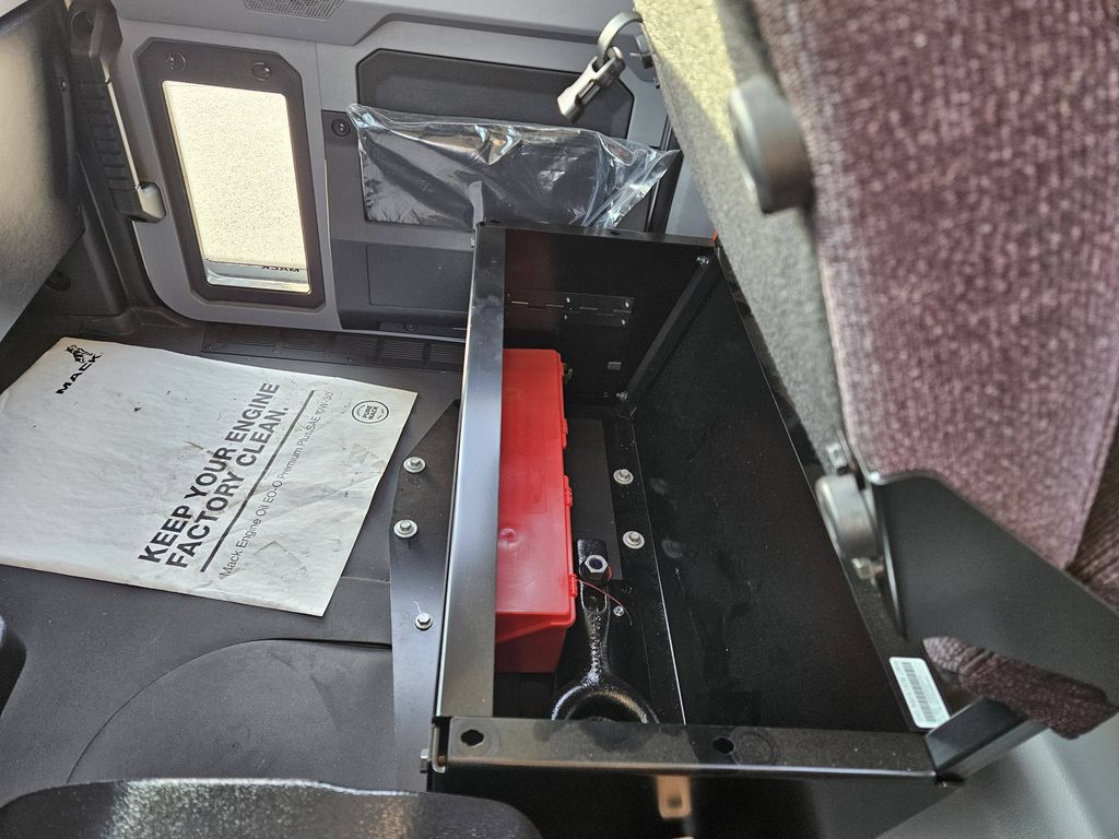 Slide images of 2026 MACK MD7