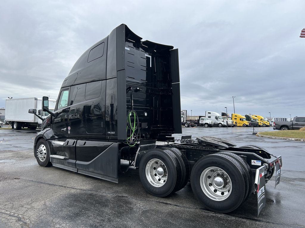 Slide images of 2026 VOLVO VNL860