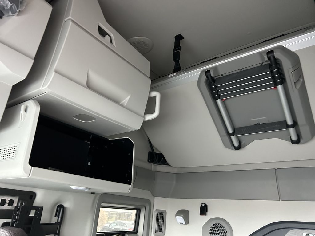 Slide images of 2026 VOLVO VNL860