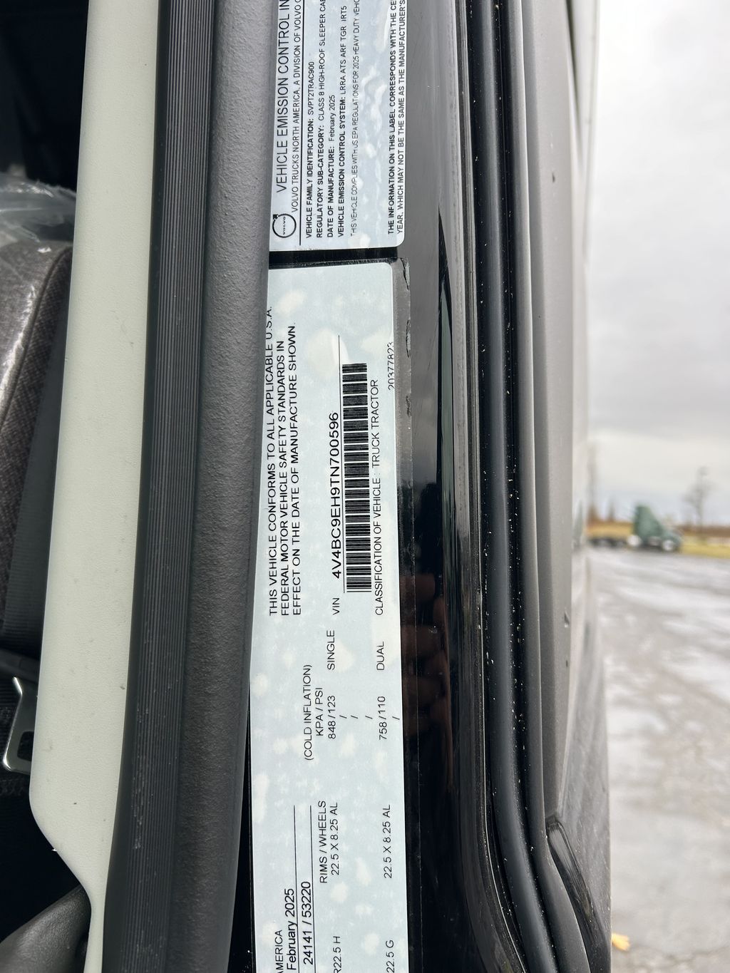 Slide images of 2026 VOLVO VNL860