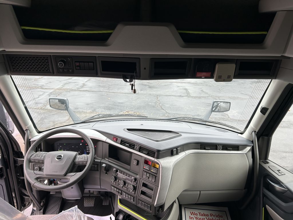 Slide images of 2026 VOLVO VNL860