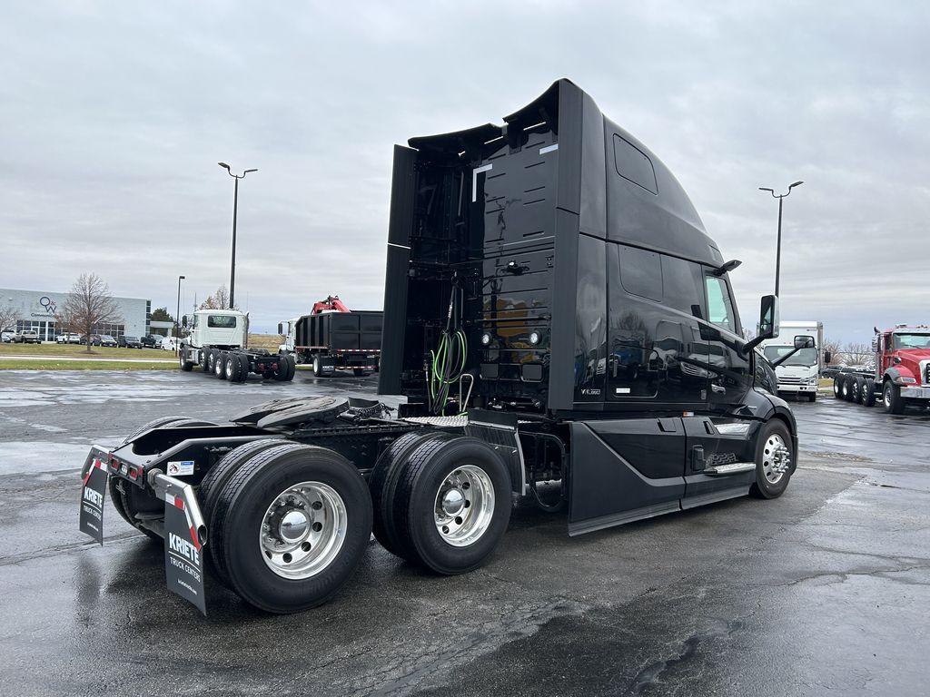 Slide images of 2026 VOLVO VNL860