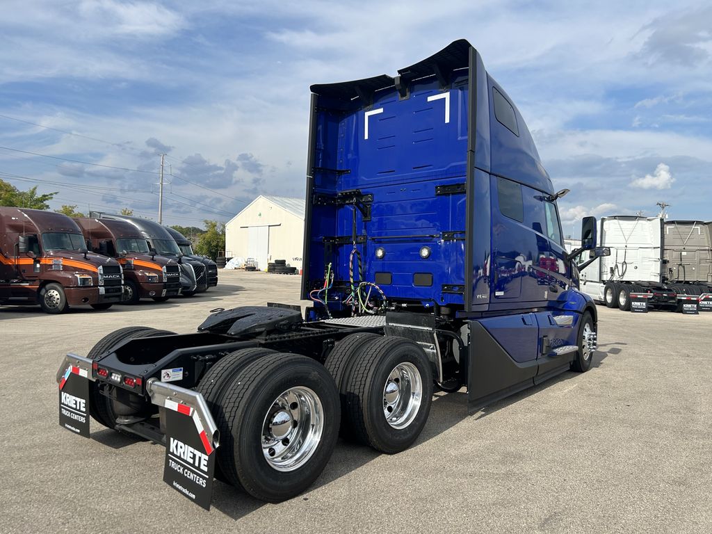Slide images of 2025 VOLVO VNL64T860