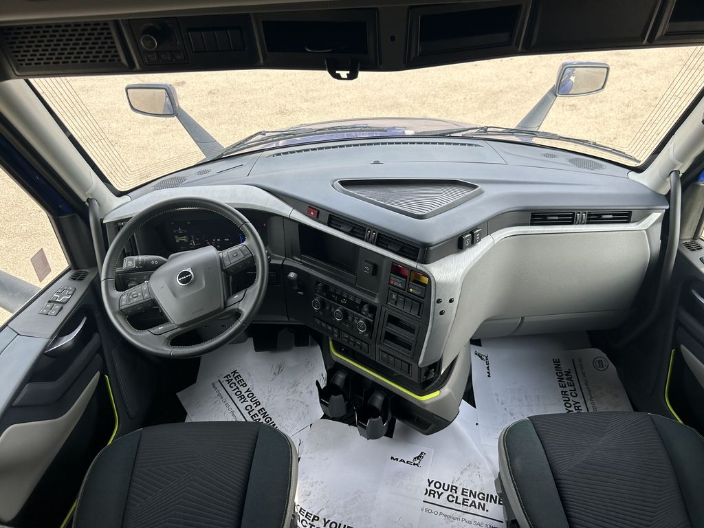 Slide images of 2025 VOLVO VNL64T860