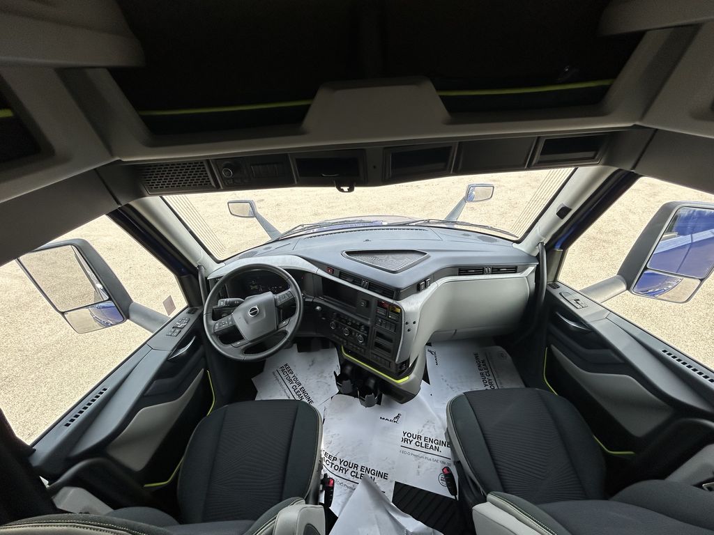 Slide images of 2025 VOLVO VNL64T860