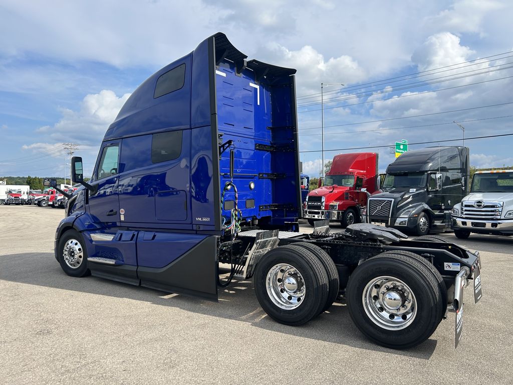 Slide images of 2025 VOLVO VNL64T860