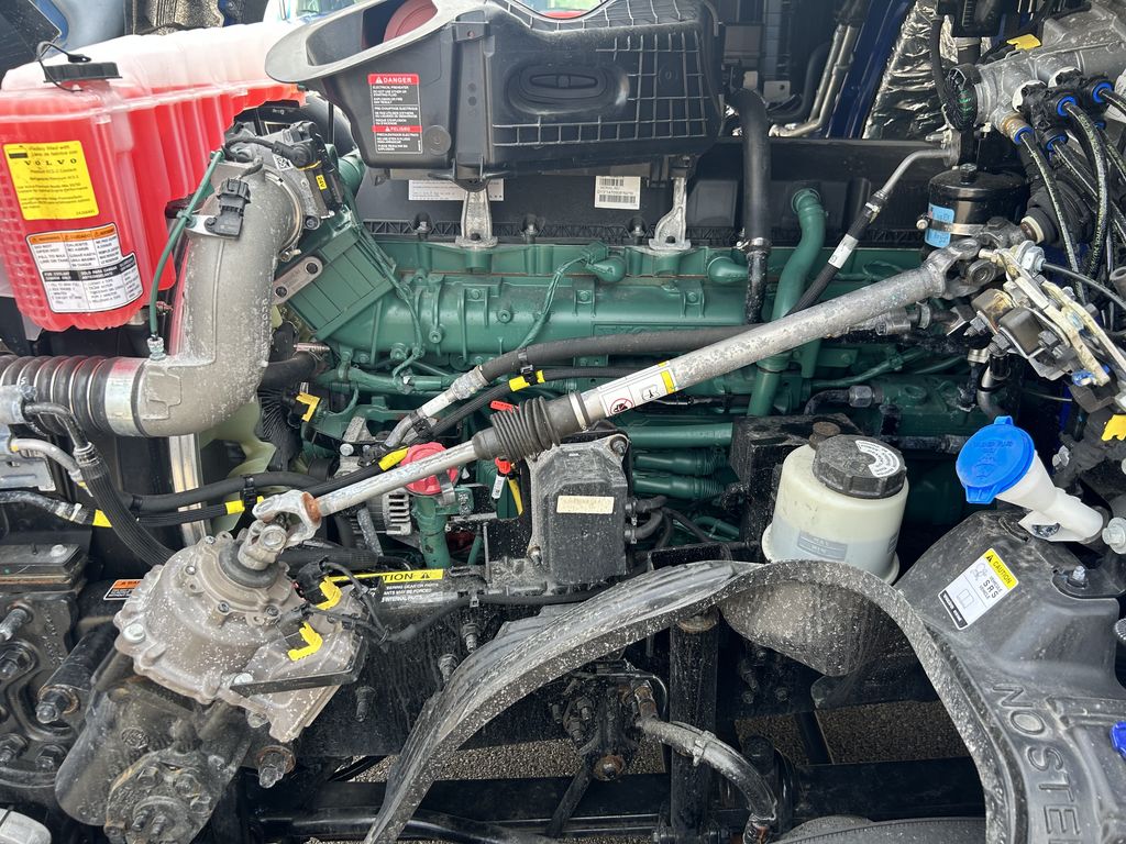 Slide images of 2025 VOLVO VNL64T860