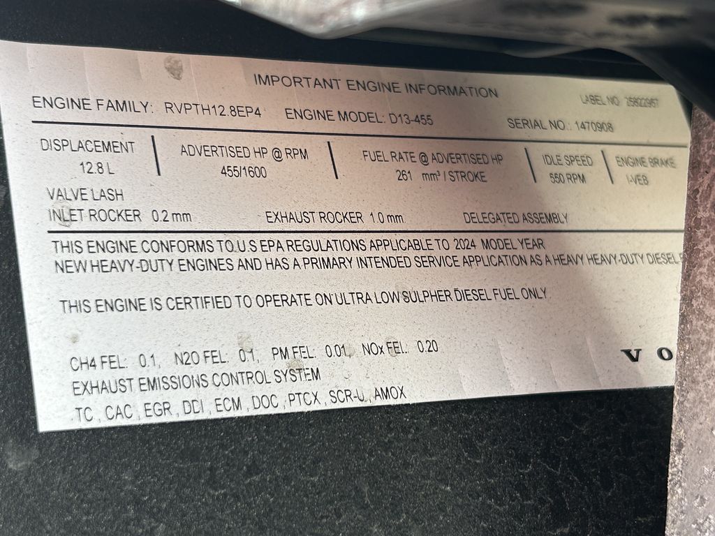 Slide images of 2025 VOLVO VNL64T860