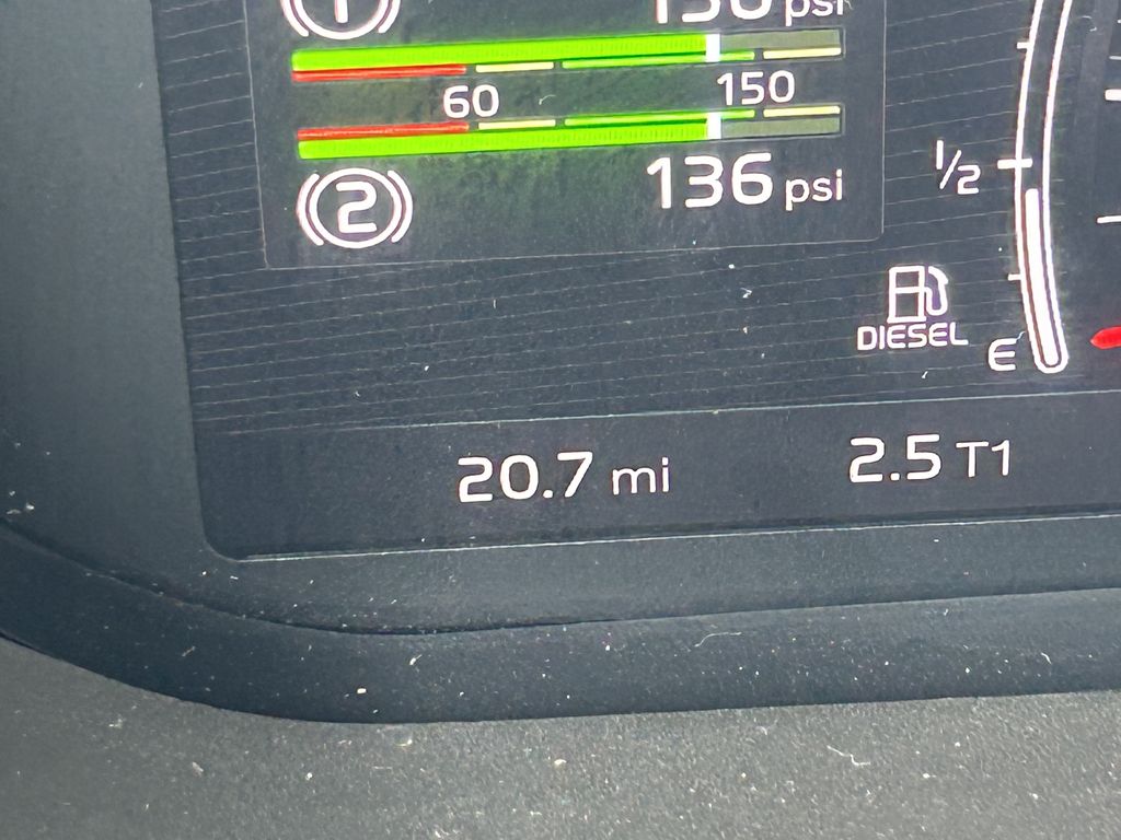 Slide images of 2025 VOLVO VNL64T860