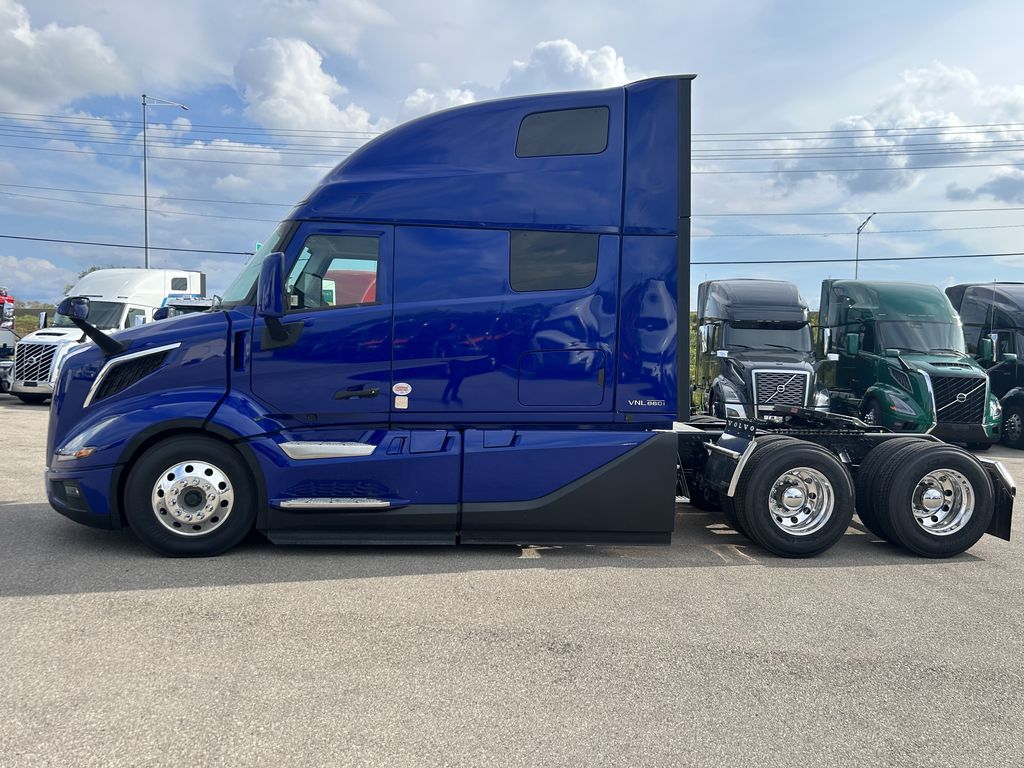 Slide images of 2025 VOLVO VNL64T860