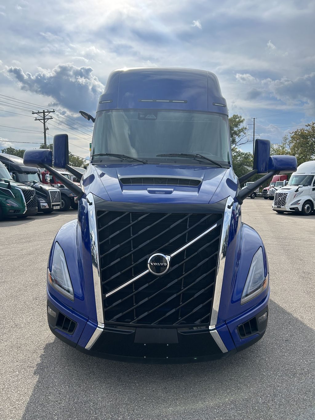 Slide images of 2025 VOLVO VNL64T860