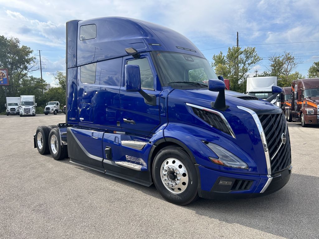 Slide images of 2025 VOLVO VNL64T860
