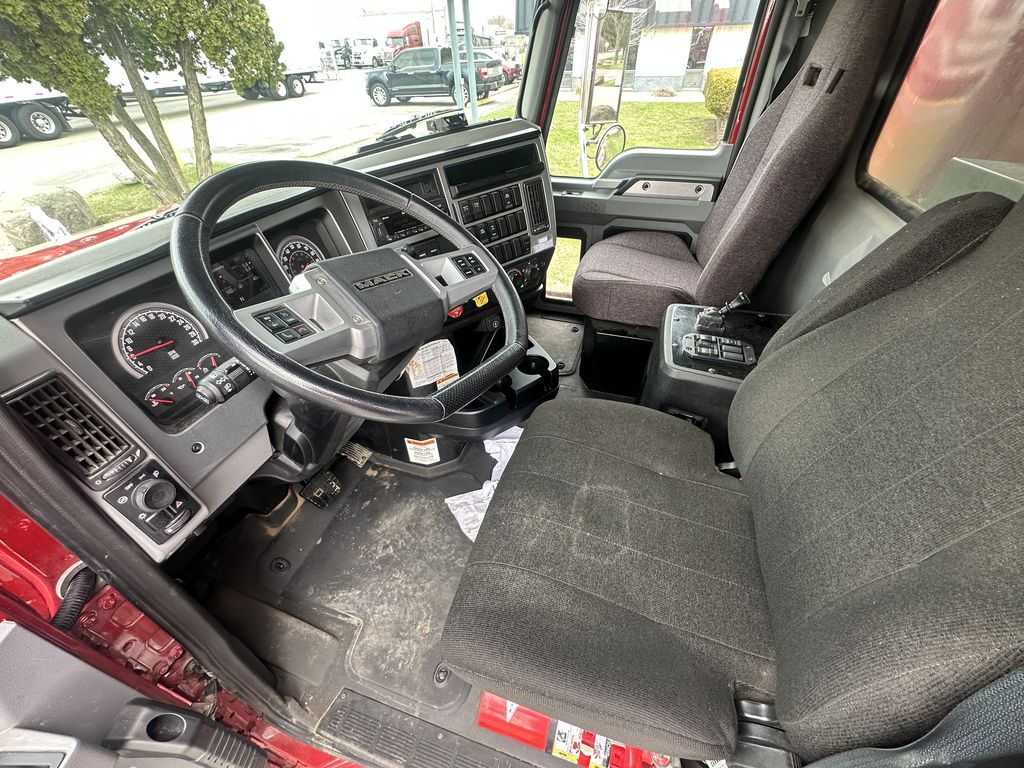 Slide images of 2025 MACK GR104B