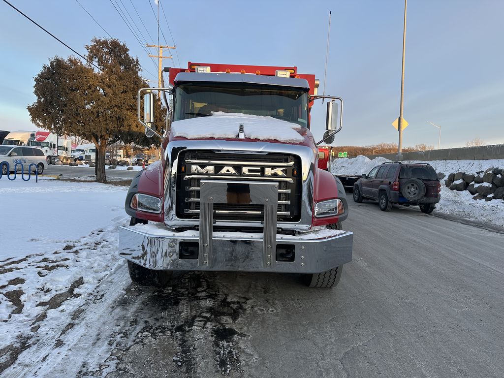 Slide images of 2025 MACK GR104B